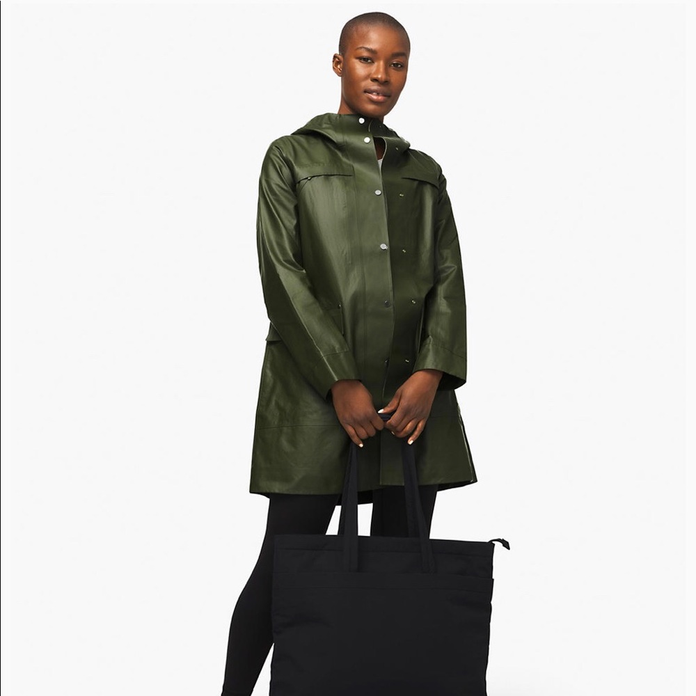 Lululemon Into The Drizzle Rain Jacket Green NWT - Picture 5 of 7